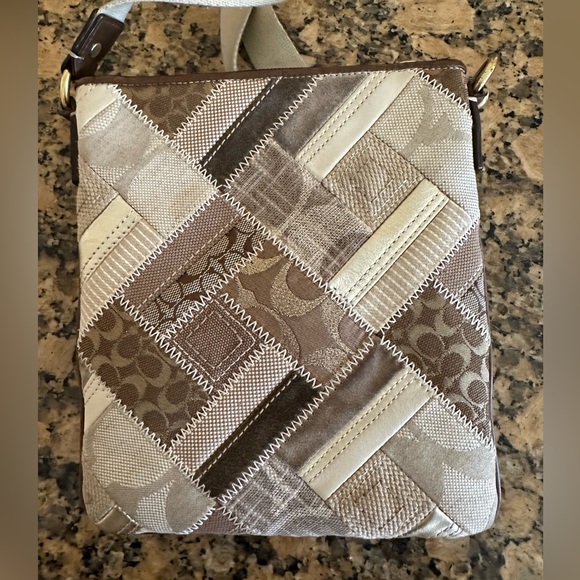 Coach tan patchwork stitch messenger crossbody bag - Picture 3 of 8